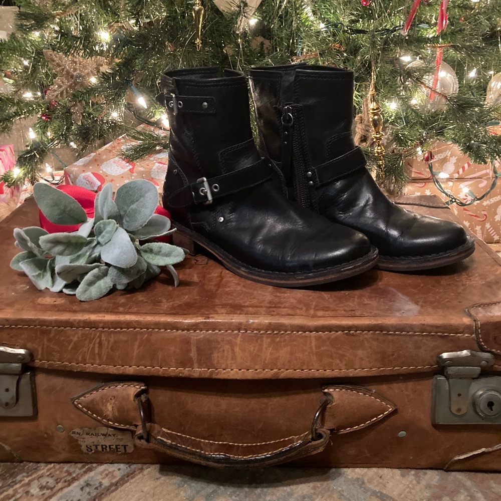 UGG Combat Motor Boots Women’s Size 7